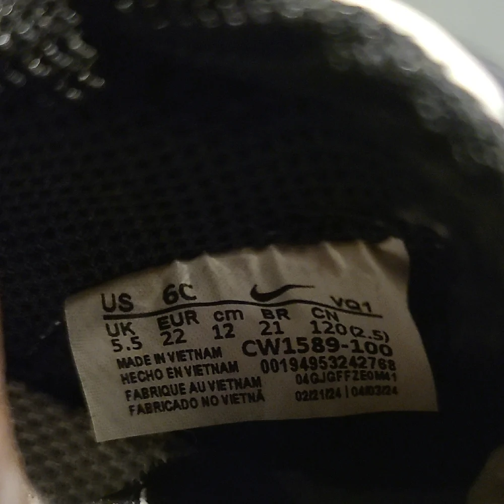 Nike Kids Black and White Sneakers - Picture 5 of 7